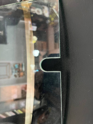 Вырезы на стекле и зеркалах.. 